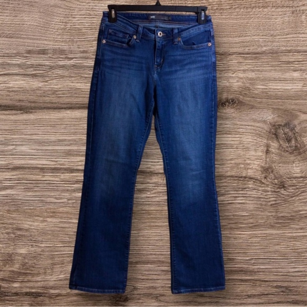 Levi’s 529 curvy boot cut medium wash jeans. Size 8.